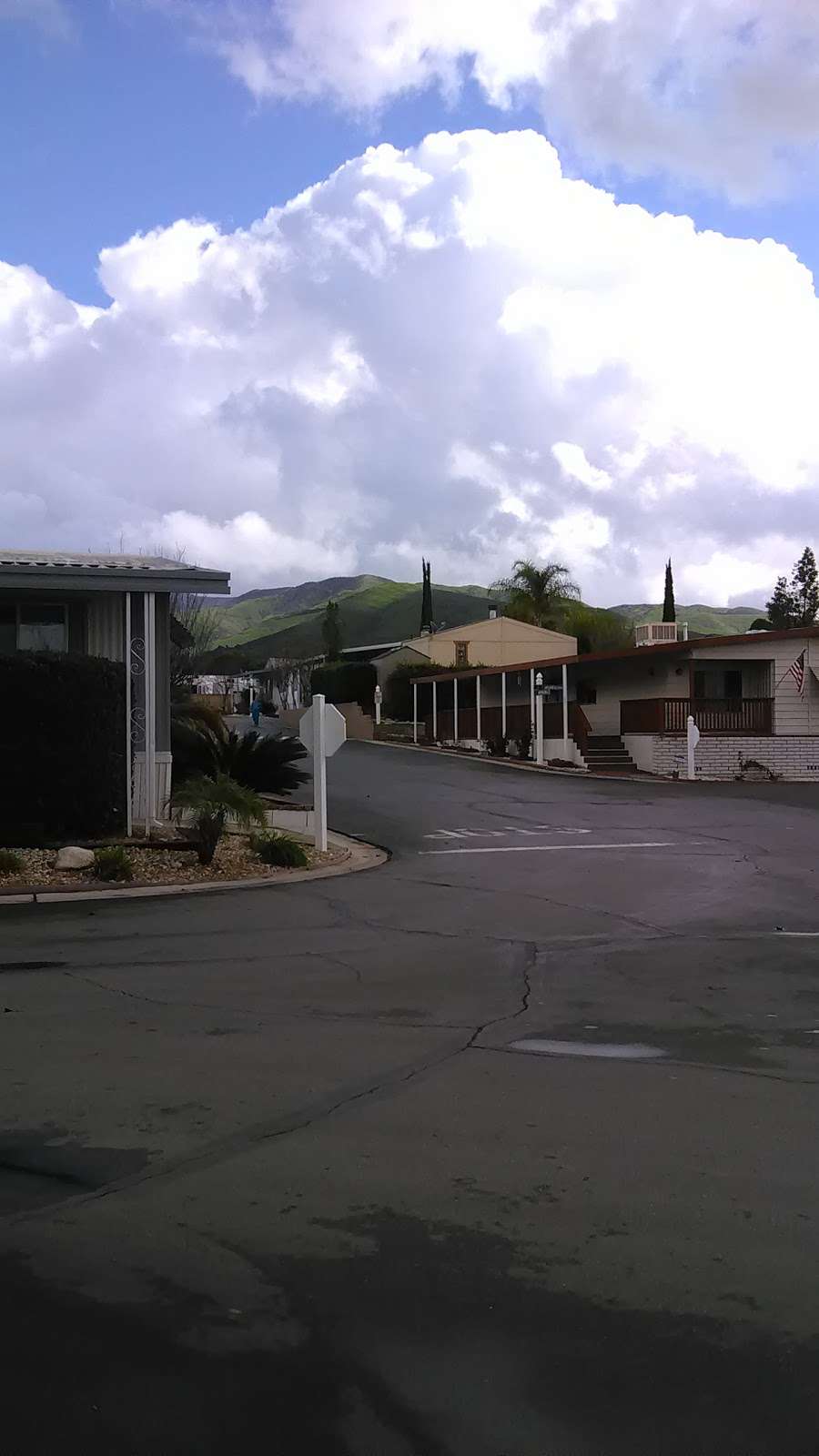 Friendly Hills Mobile Estates | 2140 Mentone Blvd, Mentone, CA 92359, USA | Phone: (909) 794-1106