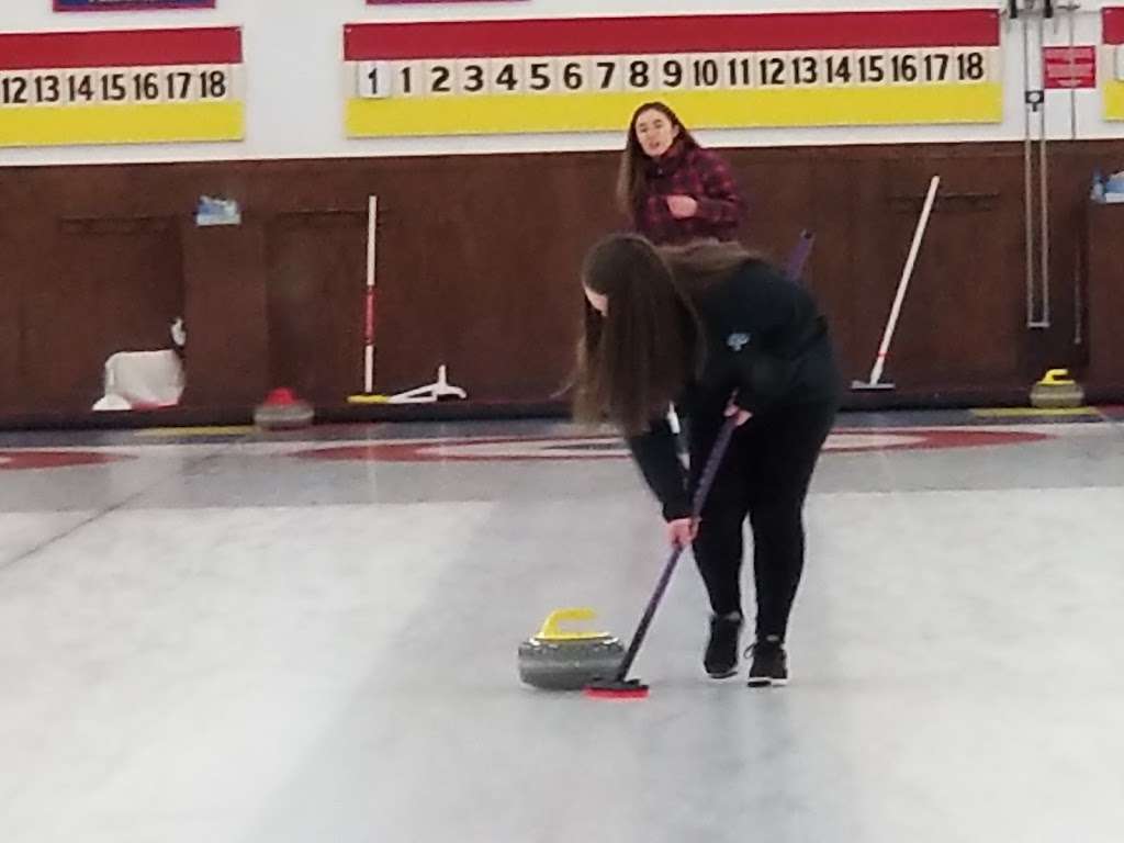 Kettle Moraine Curling Club | 2630 Oakwood Rd, Hartland, WI 53029, USA | Phone: (262) 367-8862