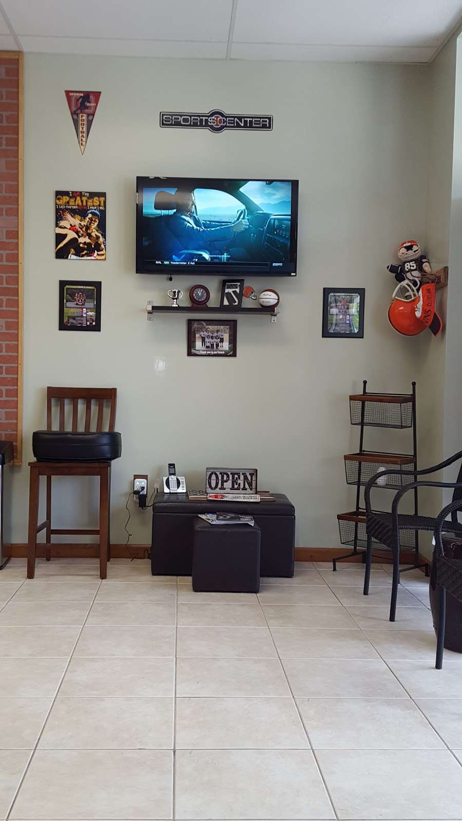 Colemans Barber Shop | 185 E Mitchell Hammock Rd, Oviedo, FL 32765, USA | Phone: (407) 542-7037