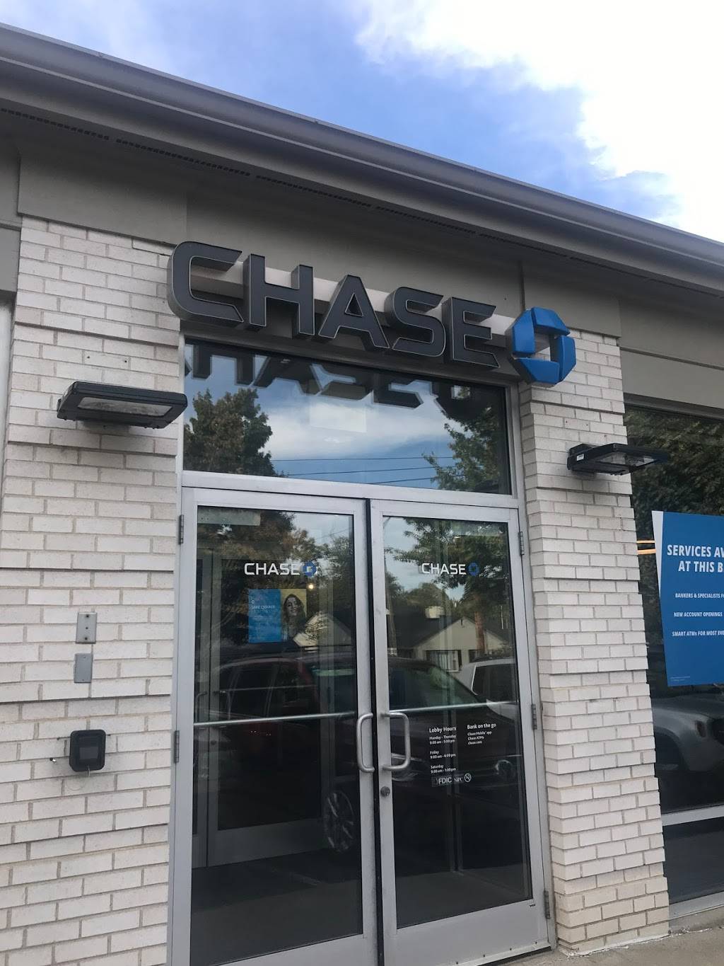 Chase Bank | 1617 Clays Mill Rd, Lexington, KY 40503, USA | Phone: (859) 231-2481