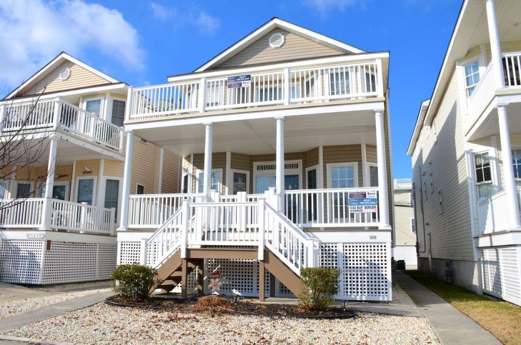 Daniels Realty | 9609 Pacific Ave, Wildwood Crest, NJ 08260, USA | Phone: (609) 522-7748