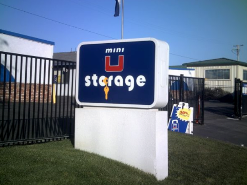 Mini U Storage | 600 W Dyer Rd, Santa Ana, CA 92707 | Phone: (714) 751-1300