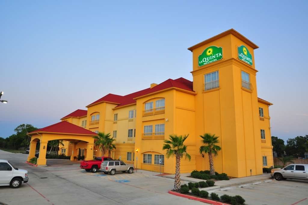 La Quinta Inn & Suites by Wyndham Brookshire | 721 Farm to Market 1489, Brookshire, TX 77423, USA | Phone: (281) 375-8888