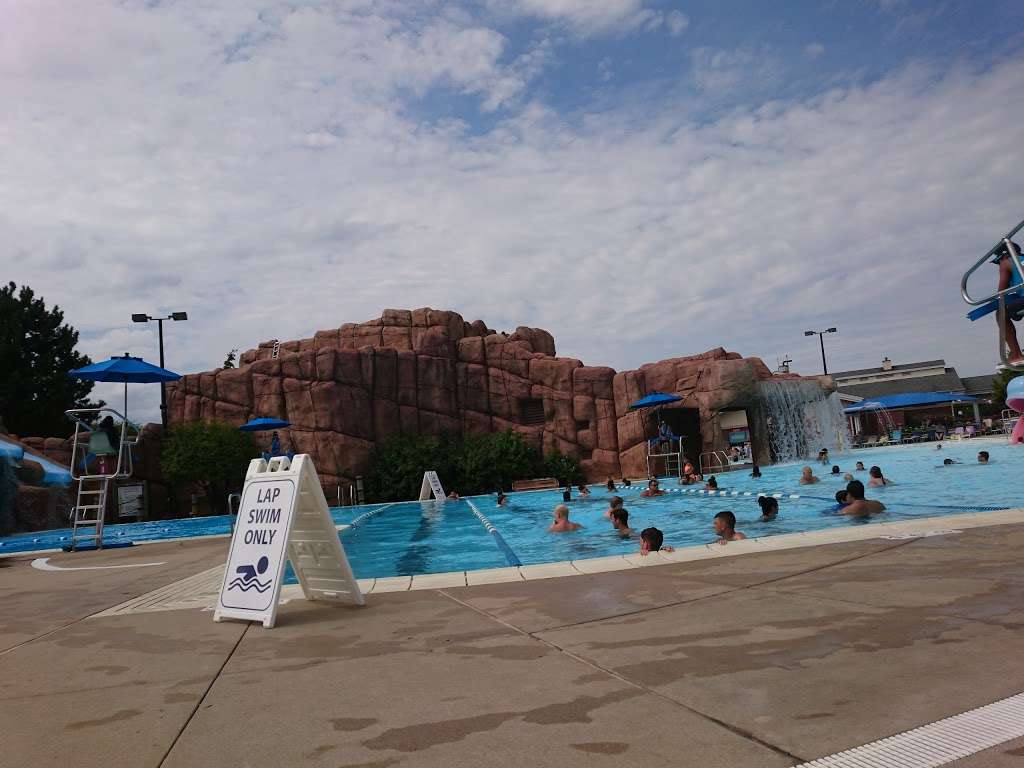 Family Aquatic Center at Heritage Park | 105 Community Blvd, Wheeling, IL 60090 | Phone: (847) 465-3333