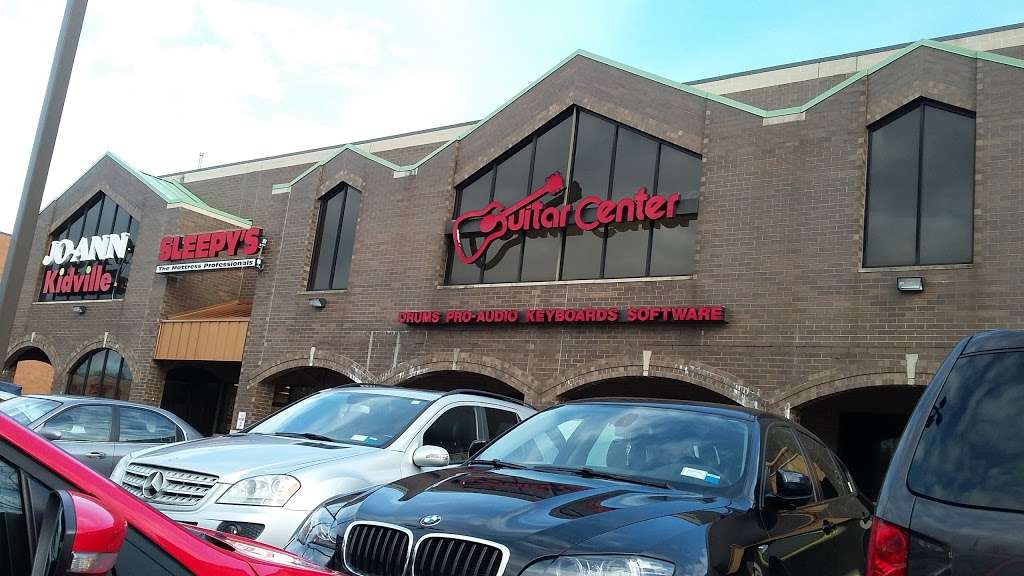 Guitar Center | 8 Garet Pl, Commack, NY 11725, USA | Phone: (631) 858-2388