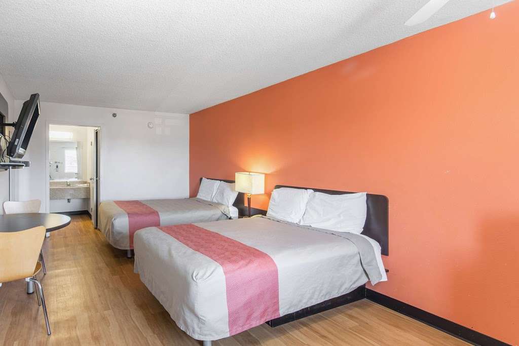 Motel 6 Philadelphia Pa - Brooklawn NJ | 801 Crescent Blvd, Brooklawn, NJ 08030, USA | Phone: (856) 456-6688