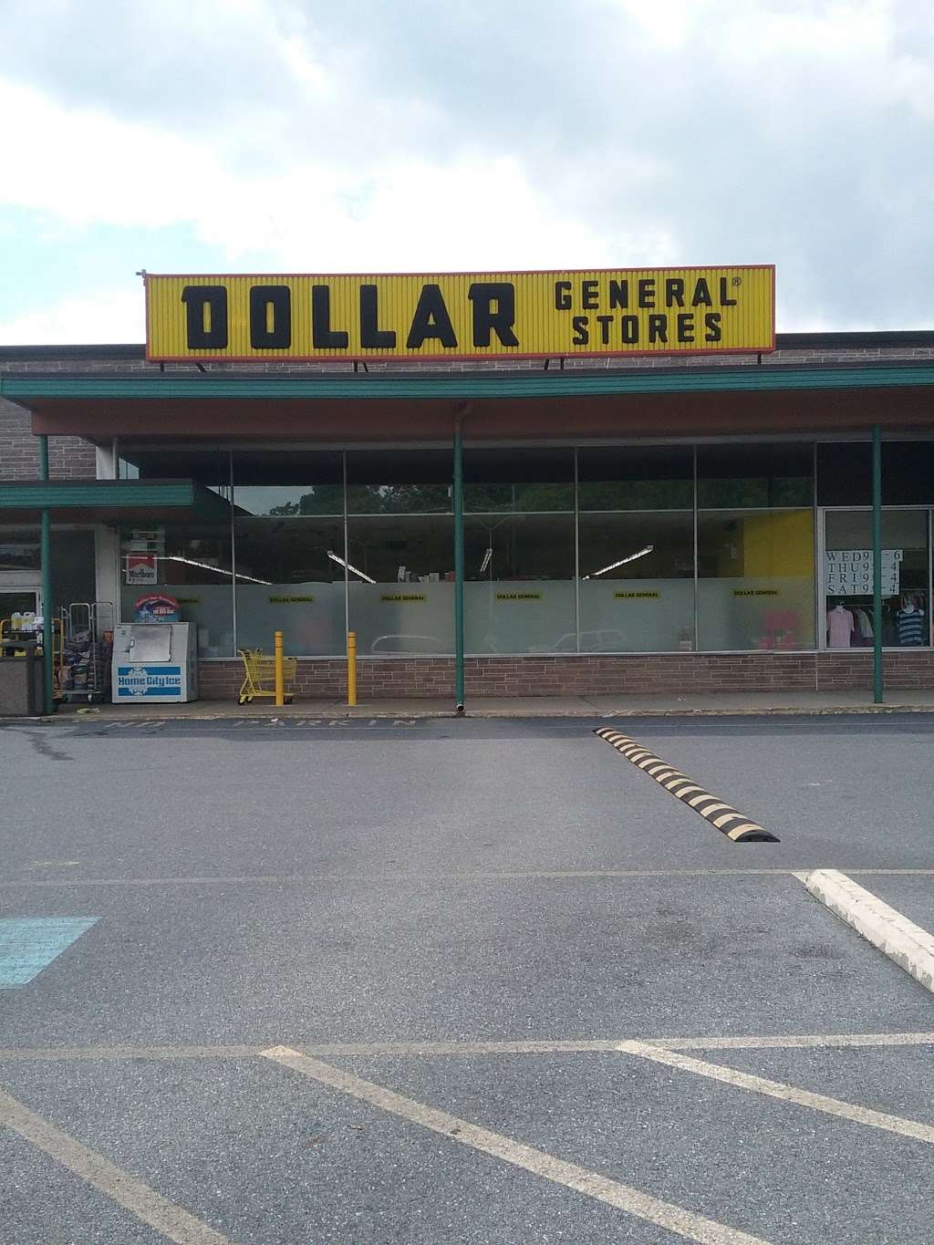 Dollar General | 700 S Fourth St, Hamburg, PA 19526, USA | Phone: (610) 562-3991