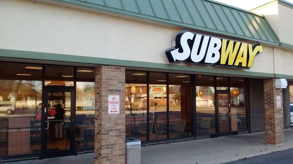 Subway Restaurants | 300 S McLean Blvd, Elgin, IL 60123 | Phone: (847) 717-0513