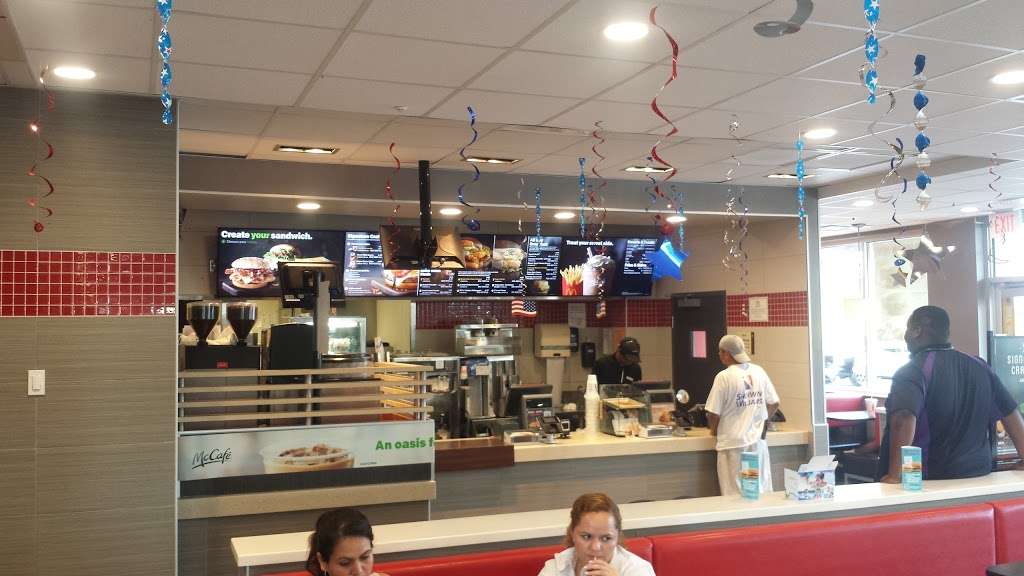 McDonalds | 10450 Northwest Fwy, Houston, TX 77092, USA | Phone: (713) 812-8899