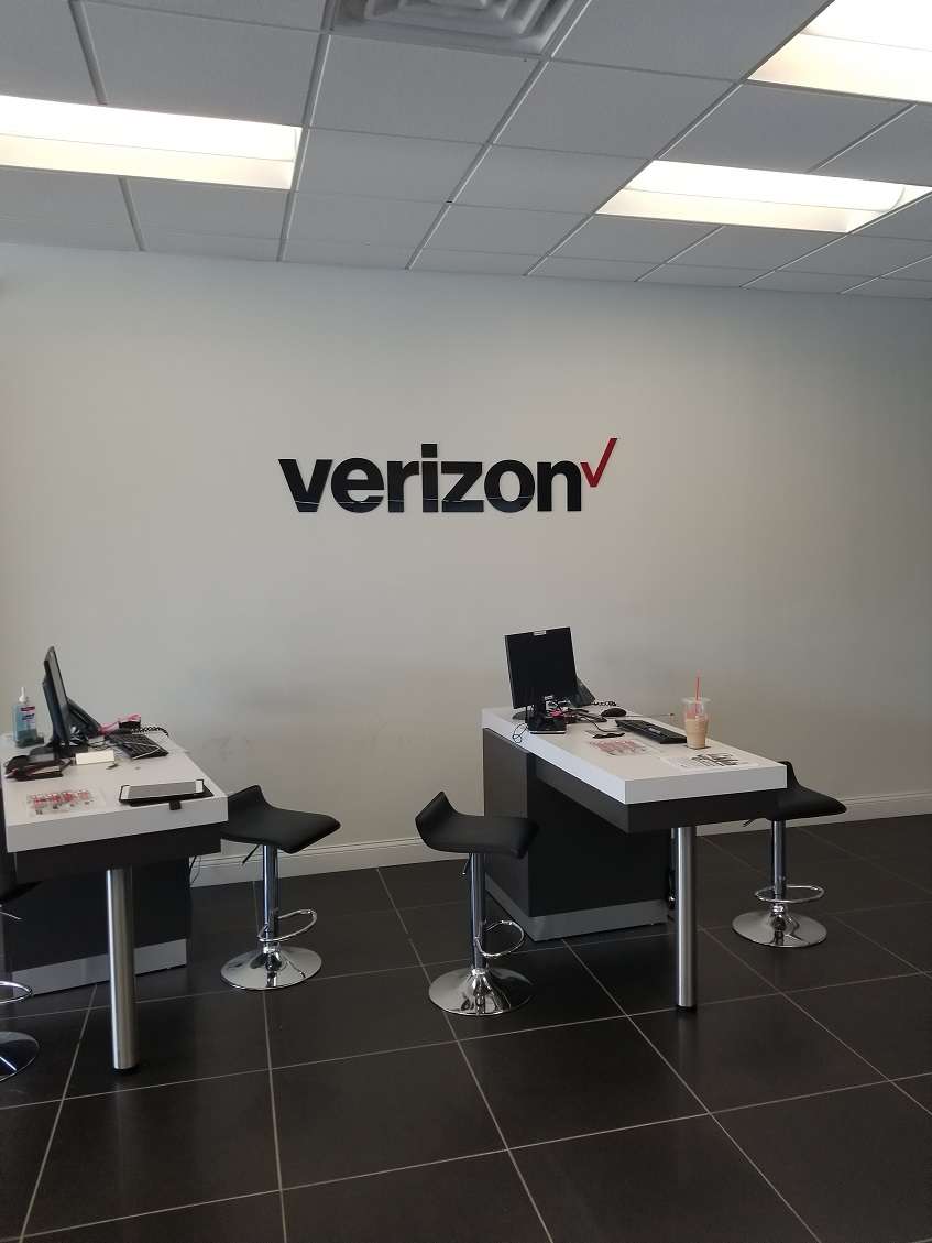 Verizon Authorized Retailer - Wireless Zone | 228 S Main St, Newtown, CT 06470, USA | Phone: (203) 748-4704