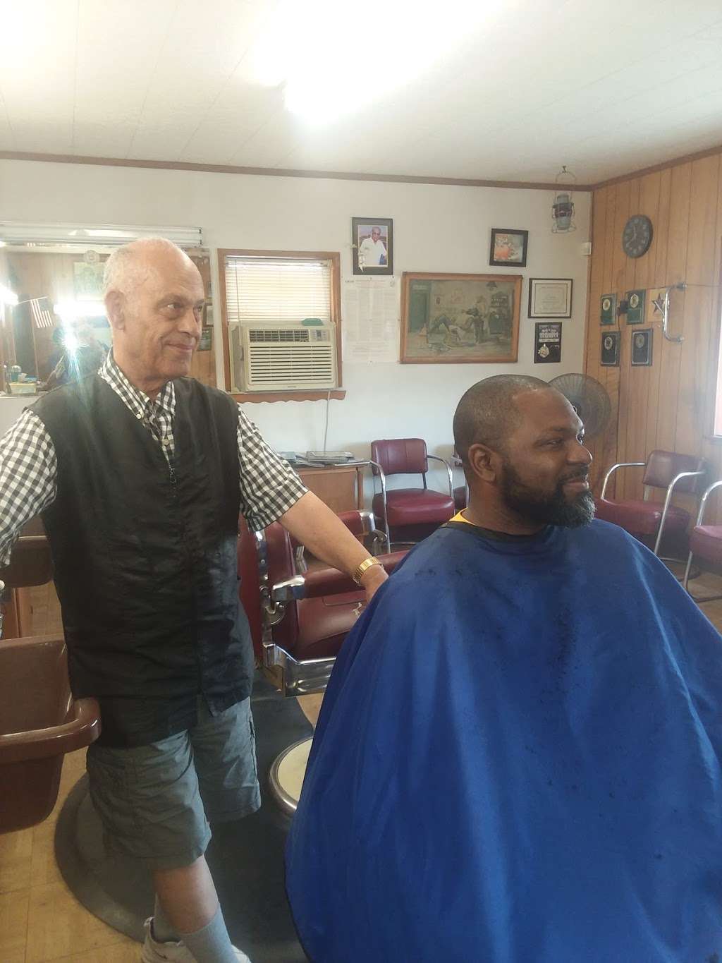 Moes Barber Shop | 31064 Riverside Dr, Lake Elsinore, CA 92530, USA | Phone: (951) 245-1127