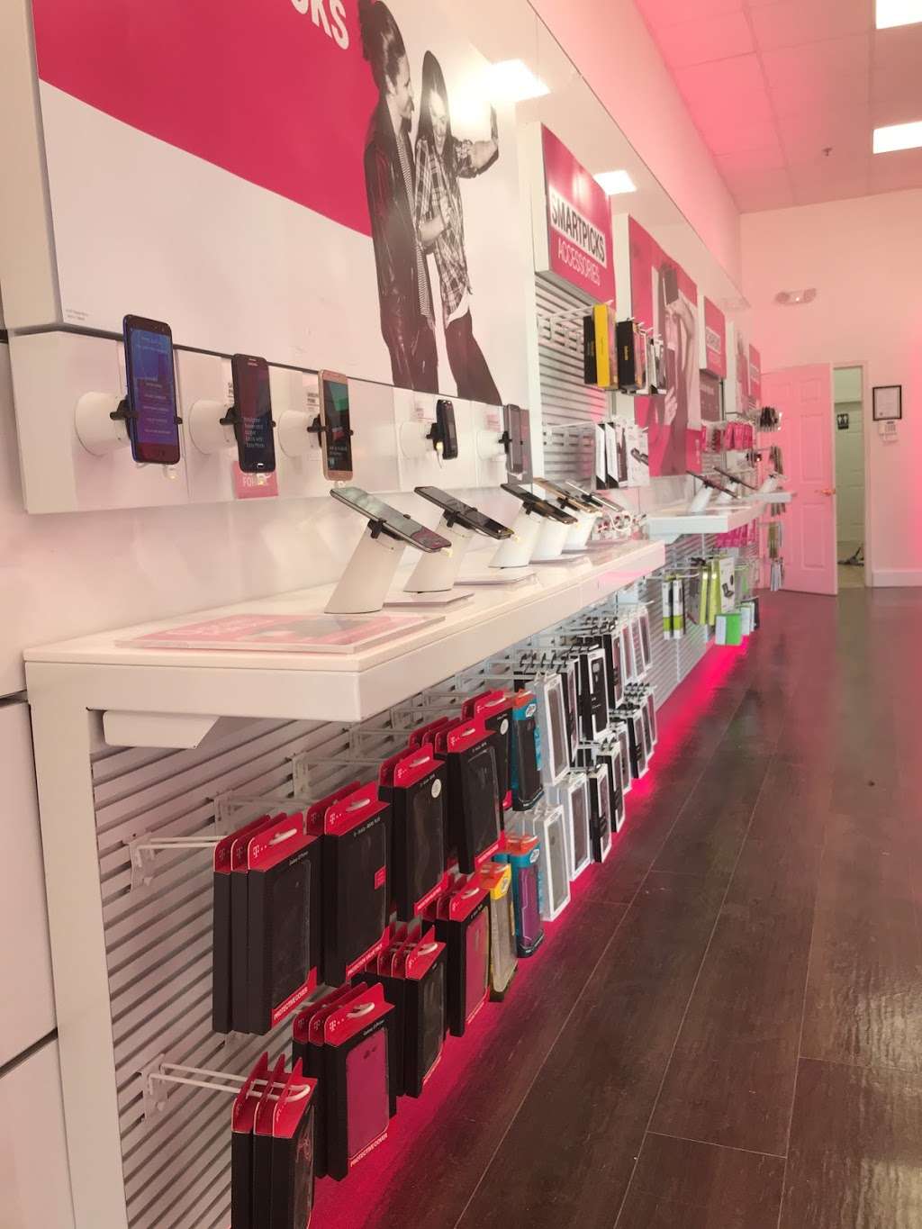T-Mobile | 8201 Broadway St Ste 151, Pearland, TX 77581, USA | Phone: (281) 741-3081
