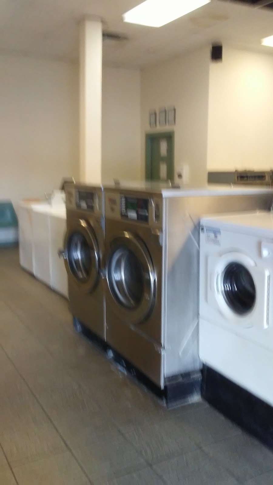 Newhall Laundromat | 24048 Newhall Ave, Newhall, CA 91321, USA