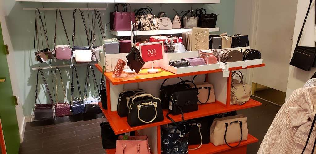 kate spade new york | 4976 Premium Outlets Way phoenix premium outlets, Chandler, AZ 85226, USA | Phone: (480) 639-1917