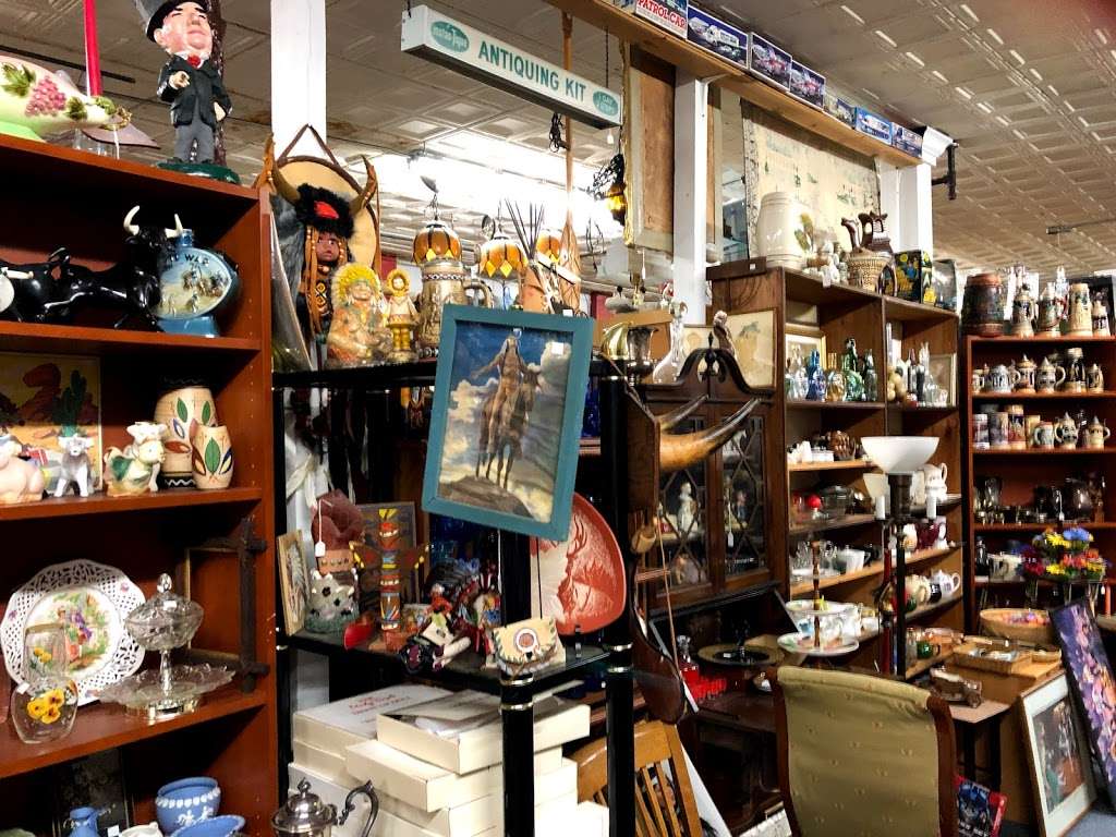 Bahoukas Antique Mall & Beer MuZeum | 408 N Union Ave, Havre De Grace, MD 21078, USA | Phone: (410) 942-1290