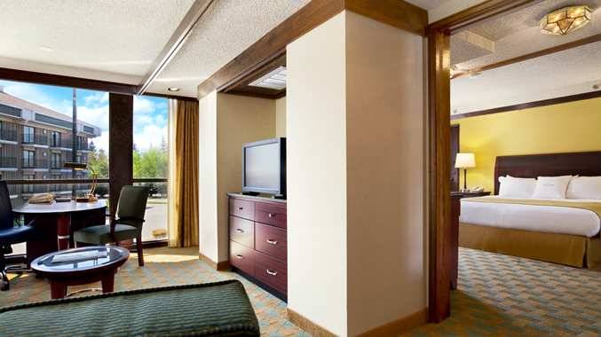 DoubleTree by Hilton Hotel Sacramento | 2001 Point W Way, Sacramento, CA 95815, USA | Phone: (916) 929-8855