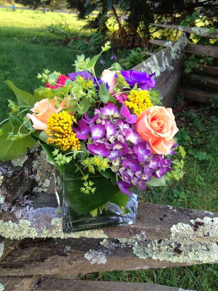 Woodbury Floral Designs | 15 Hollow Rd, Woodbury, CT 06798 | Phone: (203) 266-9149