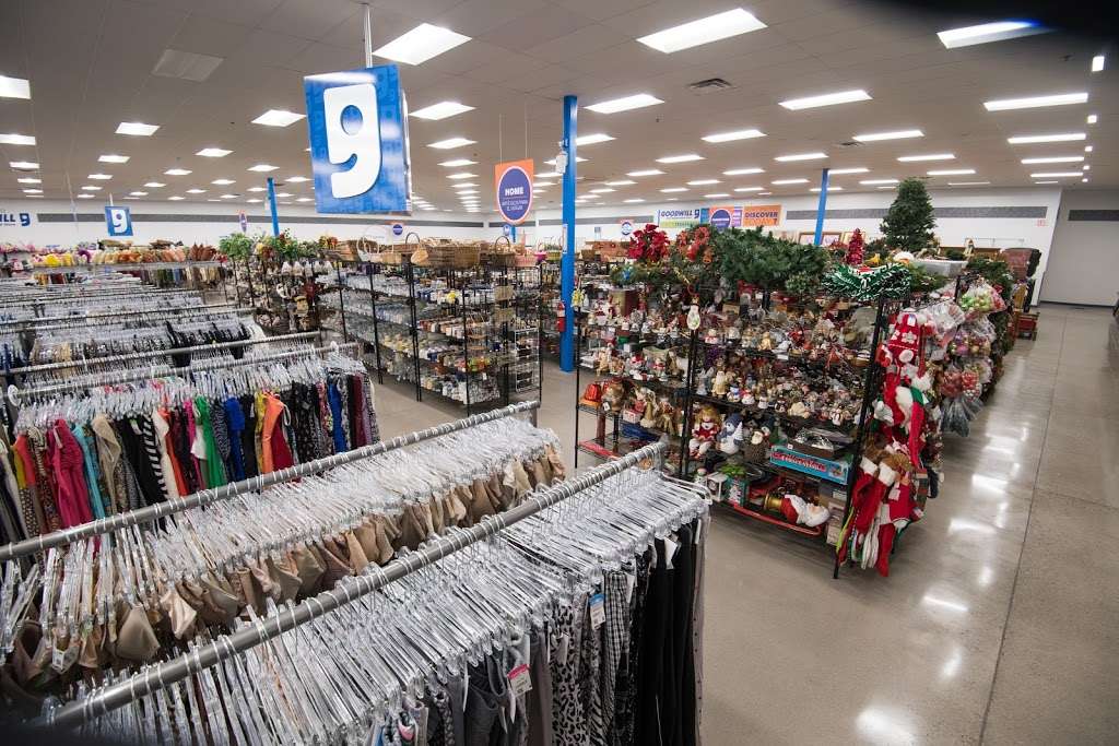 99th and Camelback - Goodwill - Retail Store and Donation Center | 10005 W Camelback Rd, Phoenix, AZ 85037, USA | Phone: (602) 216-3924