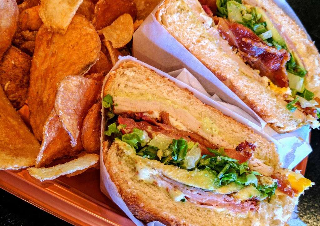 Wolfgang Puck Express | Los Angeles International Airport (LAX), Terminal 7, 1 World Way, Los Angeles, CA 90045, USA | Phone: (310) 337-1001