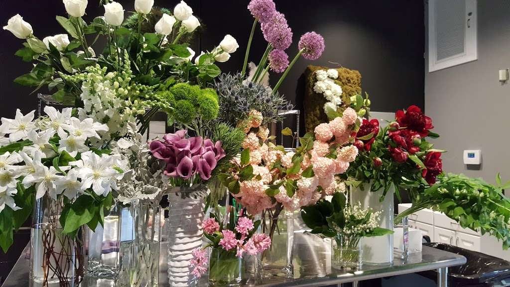 Bouquets & Beyond Florals and Events | 787 Main Street South, Suite B4, Woodbury, CT 06798, USA | Phone: (203) 586-1899