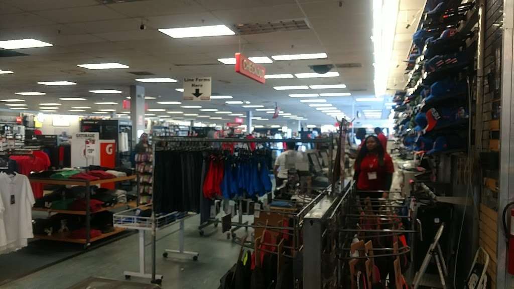 Modells Sporting Goods | 222 Sunrise Hwy, Freeport, NY 11520, USA | Phone: (516) 379-1400