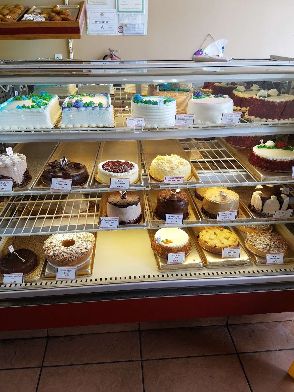La Bonbonniere Bake Shoppe | 456 Elizabeth Ave #4, Somerset, NJ 08873, USA | Phone: (732) 564-1313