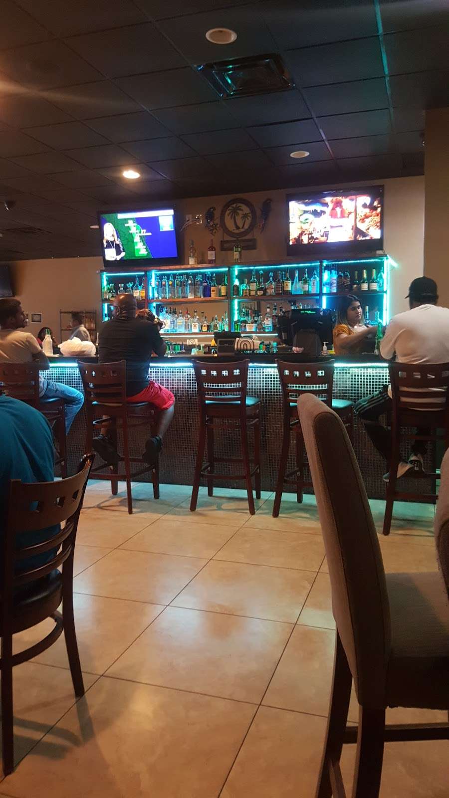 Island Mix Bar& Grill | 3229 S John Young Pkwy, Kissimmee, FL 34746 | Phone: (407) 483-7999