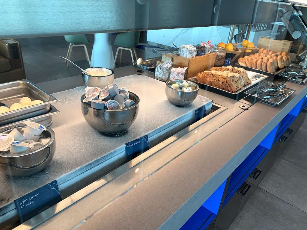 Alaska Airlines Alaska Lounge | Terminal 7 Mezzanine Level, just above security, Jamaica, NY 11430, USA | Phone: (800) 654-5669