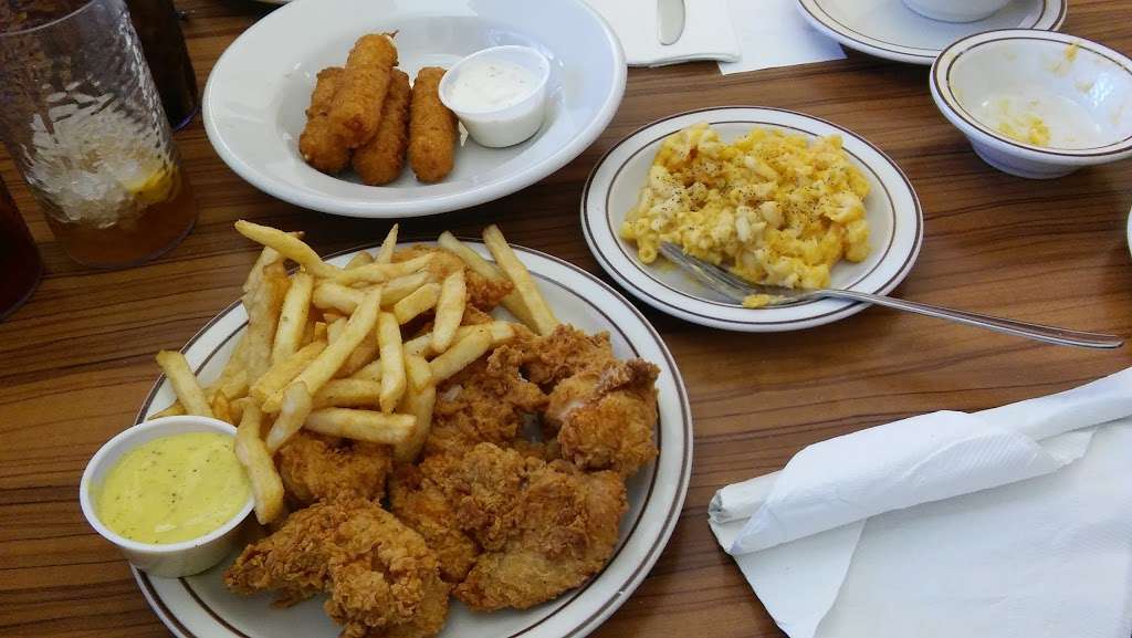 Frischs Big Boy Restaurant | 500 Broadway St, Anderson, IN 46012, USA | Phone: (765) 644-1223