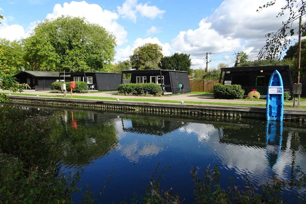 Riverside Chalets | Broxbourne EN10 7AX, UK | Phone: 01992 676650