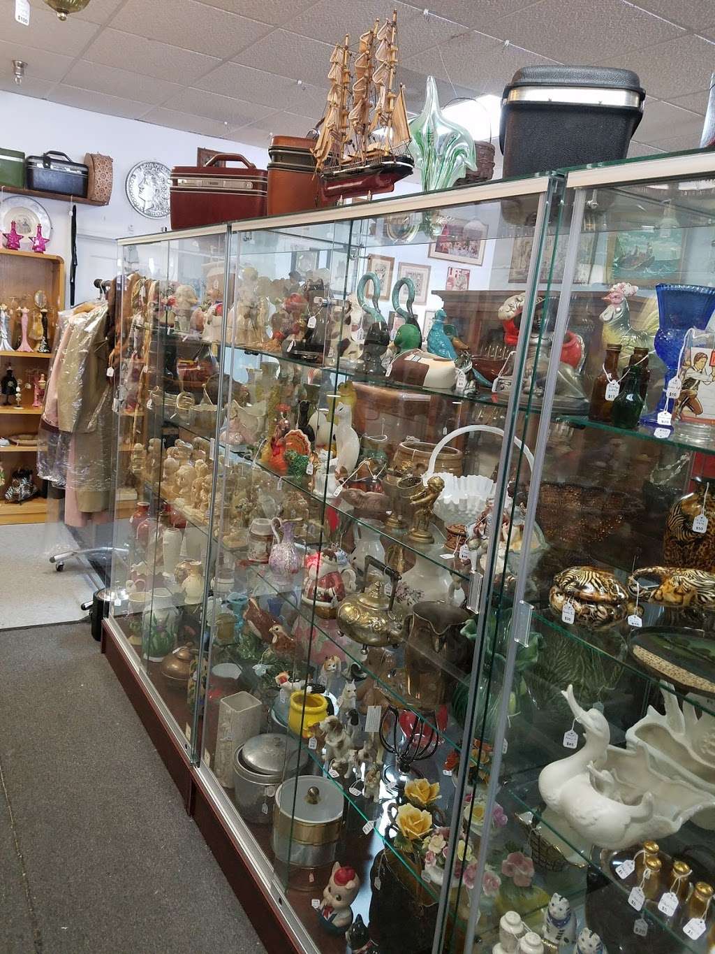 Flavsantiques | 30 Lowell Rd Suite 22, Hudson, NH 03051, USA | Phone: (603) 589-9066