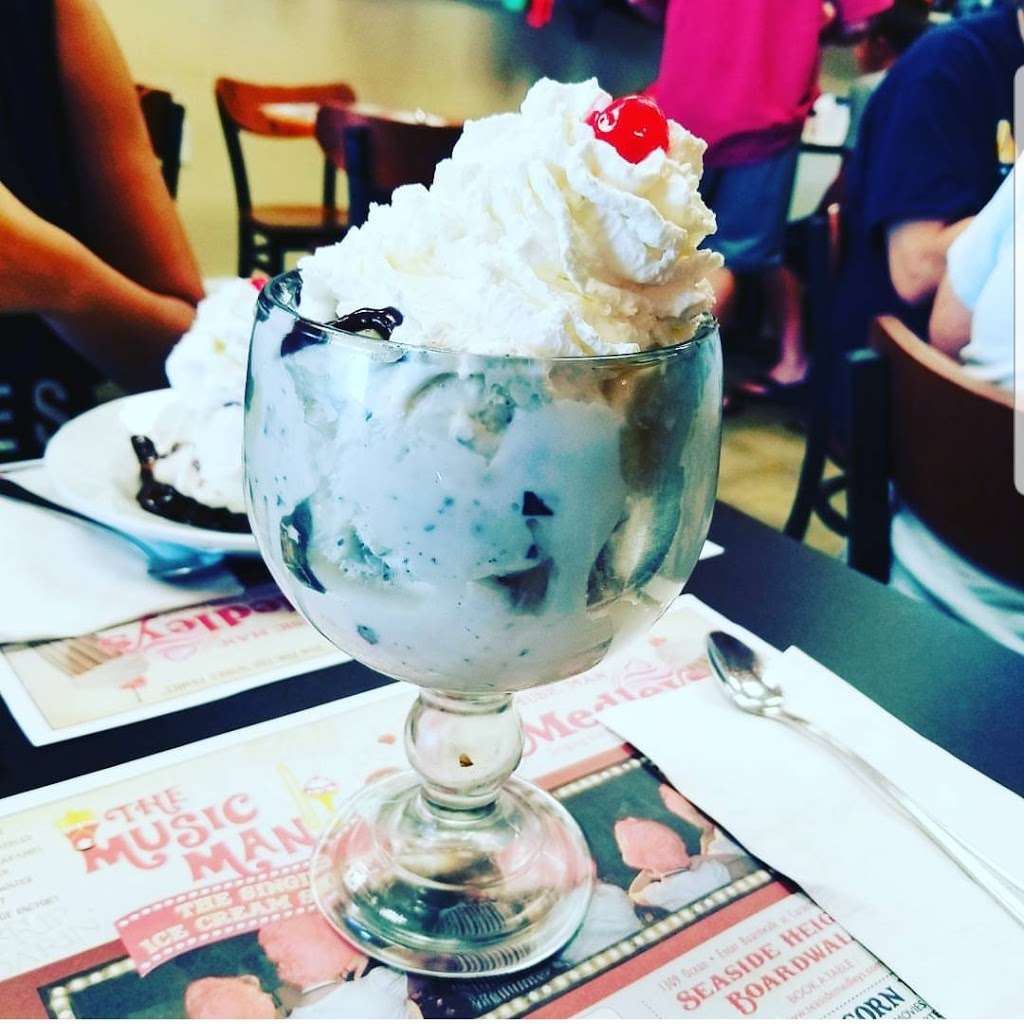 The Music Man Singing Ice Cream Shoppe | 2305 Grand Central Ave, Lavallette, NJ 08735, United States | Phone: (844) 854-2779