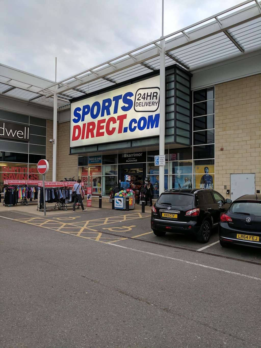 Sports Direct | Unit D, Brent Cross Shopping Park, Tilling Rd, London NW2 1LW, UK | Phone: 0344 332 5208