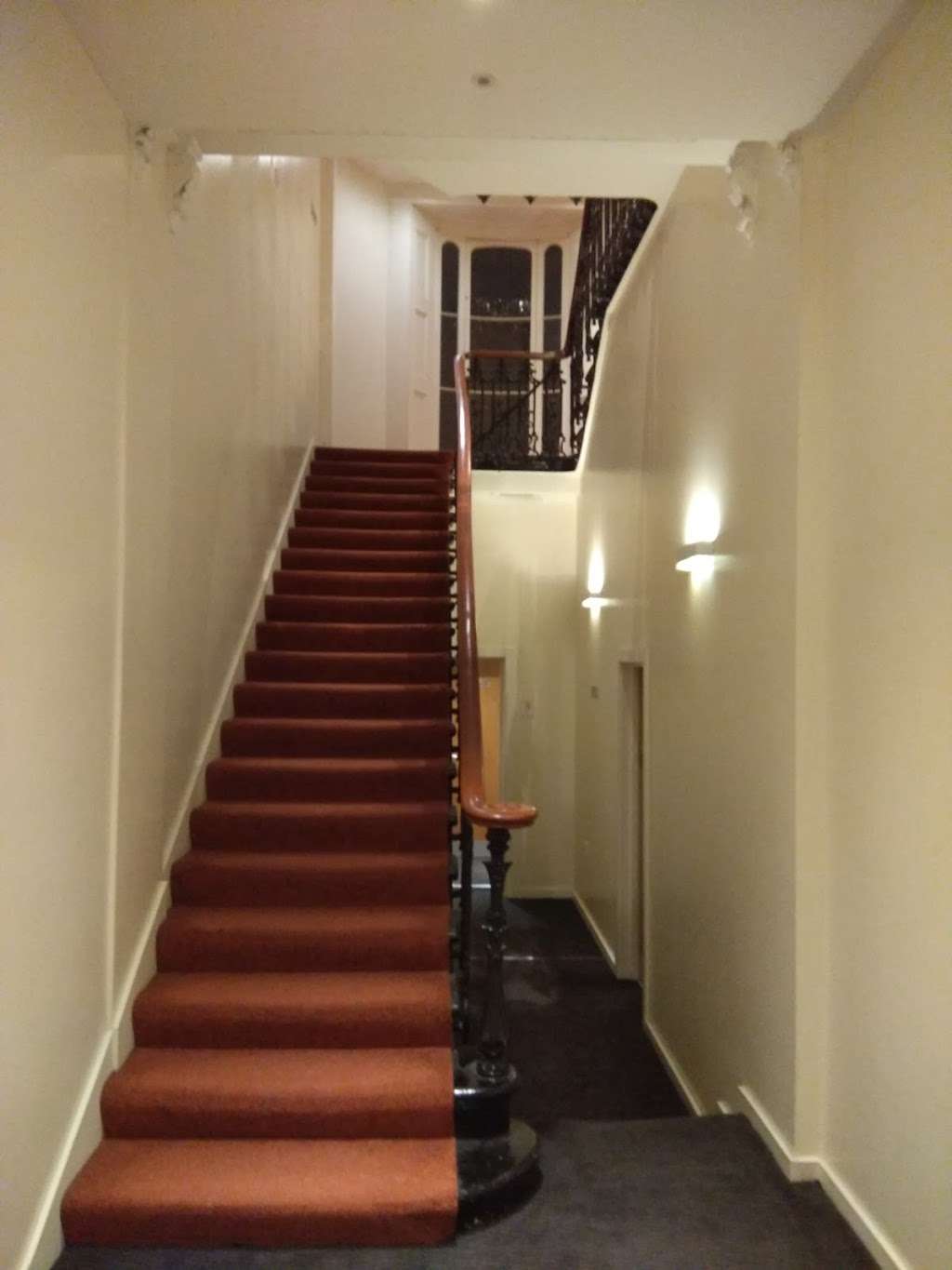 Hyde Park Executive Apartments | 8-18 Inverness Terrace, London W2 3HU, UK | Phone: 020 7229 9299