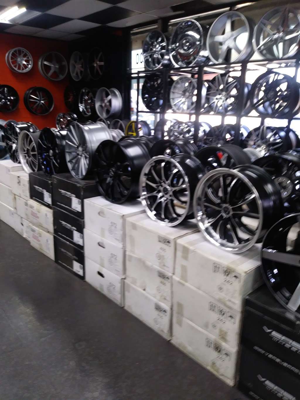 Salinas Tires And Auto Service, 10821 Whittier Blvd, Whittier, CA 90606