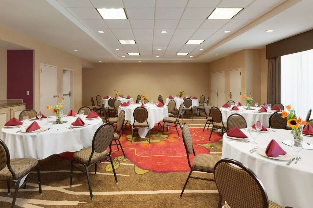 Hilton Garden Inn Fredericksburg | 1060 Hospitality Ln, Fredericksburg, VA 22401 | Phone: (540) 548-8822