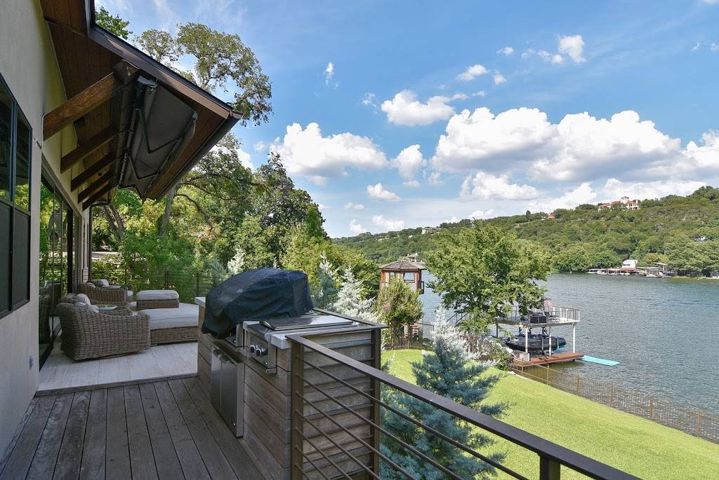 Lake Austin Modern, Walker Luxury Vacation Rentals | 3605 Robbins Rd, Austin, TX 78730, USA | Phone: (512) 501-3580