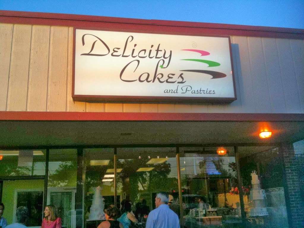 Delicity Cakes | 1266 W Lake St, Roselle, IL 60172, USA | Phone: (630) 283-0056