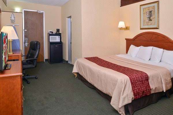 Red Roof Inn & Suites Newark - University | 1119 S College Ave, Newark, DE 19713, USA | Phone: (302) 368-8521