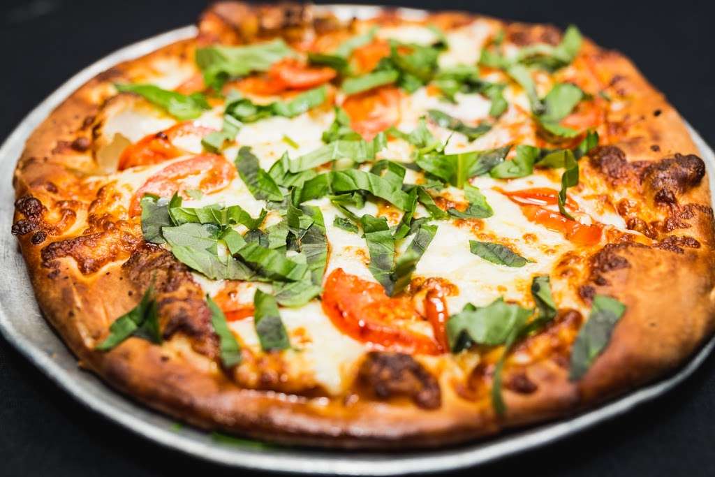 Gios Flying Pizza & Pasta | 650 Farm to Market 517 Rd W, Dickinson, TX 77539, USA | Phone: (281) 337-0107