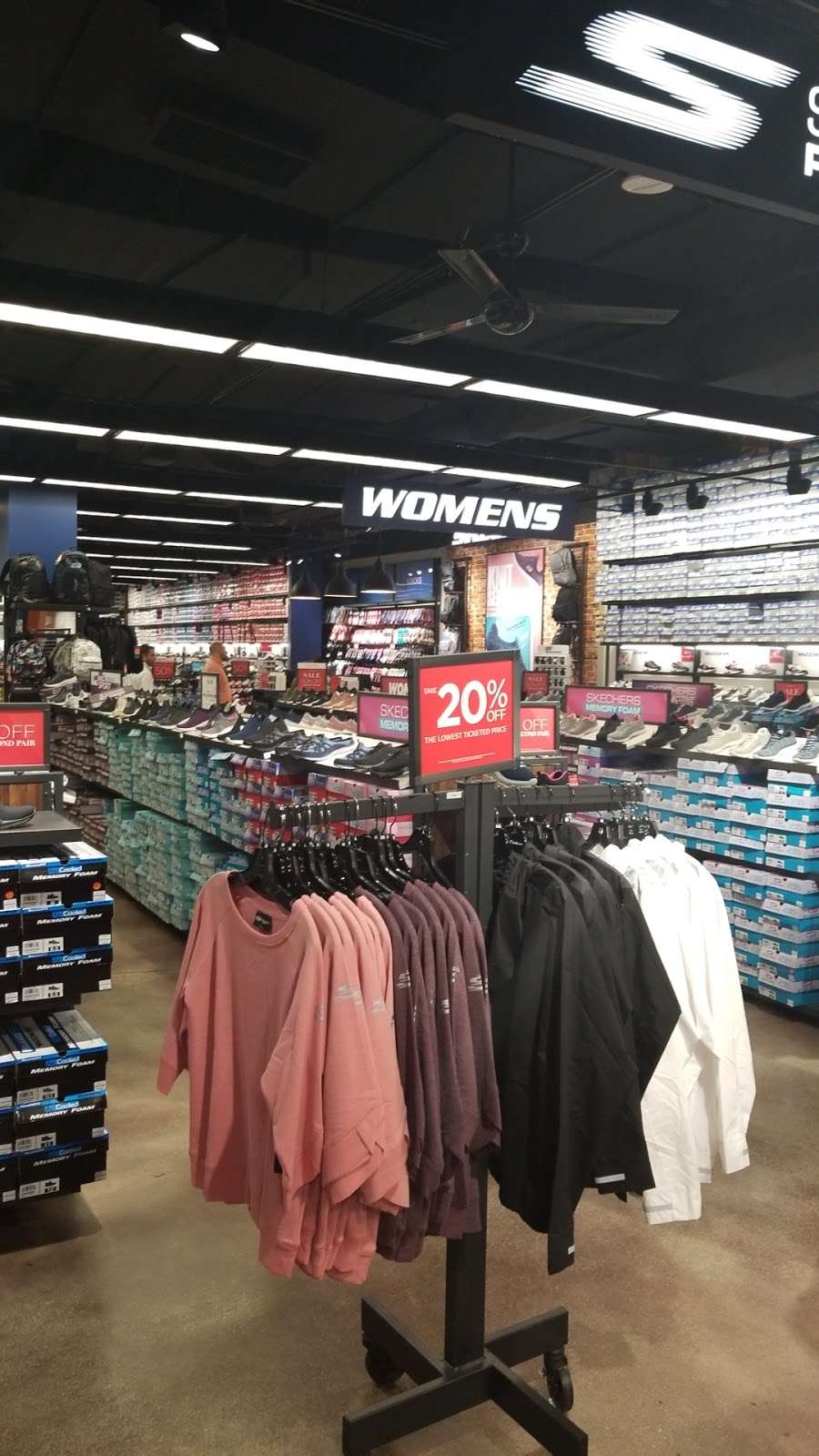 SKECHERS Factory Outlet, 11401 NW 12th St #324, Miami, FL 33172, USA