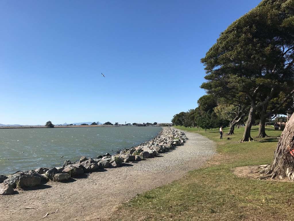 Luster Knight Memorial Bench | 080G092400105, San Leandro, CA 94577, USA