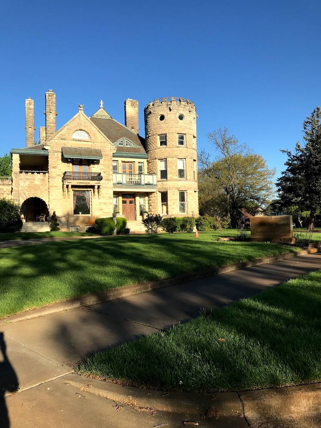Castle Inn Riverside In Wichita Kansas | 10300 W Central Ave, Wichita, KS 67212, USA | Phone: (316) 263-9300