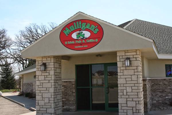 Mulligans Bar & Grill | 830 Oregon Center Dr, Oregon, WI 53575, USA | Phone: (608) 835-6422