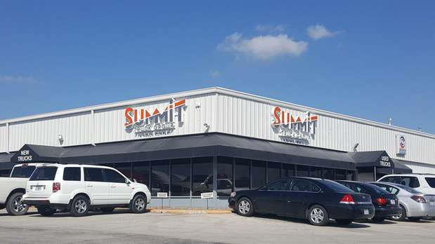 Summit Truck Group | 7700 NE 38th St, Kansas City, MO 64161, USA | Phone: (816) 455-1833