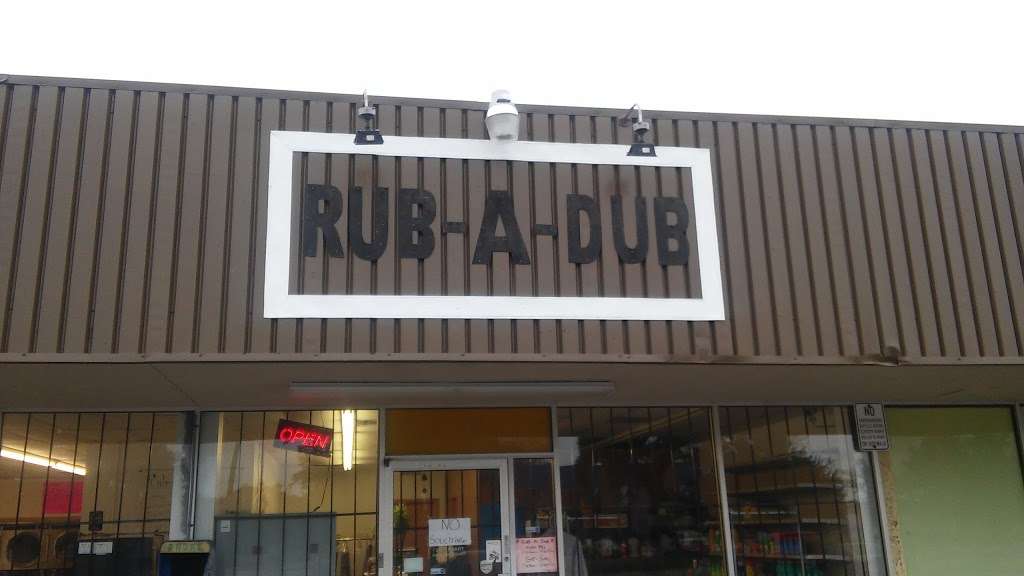 Rub-A-Dub Washateria | Photo 4 of 10 | Address: 135 Brazosport Blvd N, Clute, TX 77531, USA | Phone: (979) 265-1850