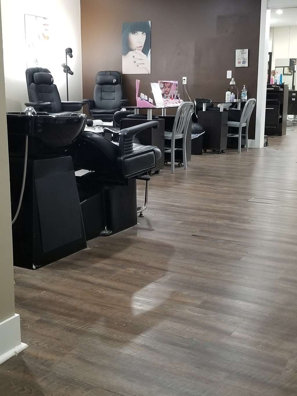 Roots Salon | 5711 Broad St, Greendale, WI 53129, USA | Phone: (844) 550-0761