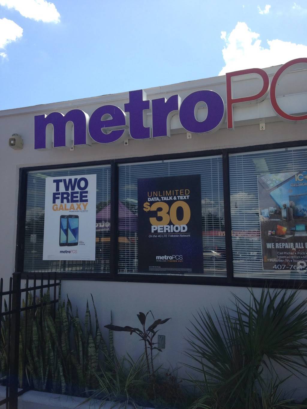 Metro by T-Mobile | 202 S Orange Blossom Trail Unit A, Orlando, FL 32805 | Phone: (407) 985-1924