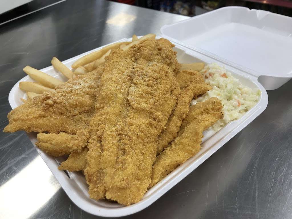 Big Sams Fish & Chicken | 2959 W Fulton St, Chicago, IL 60612, USA | Phone: (773) 265-1647