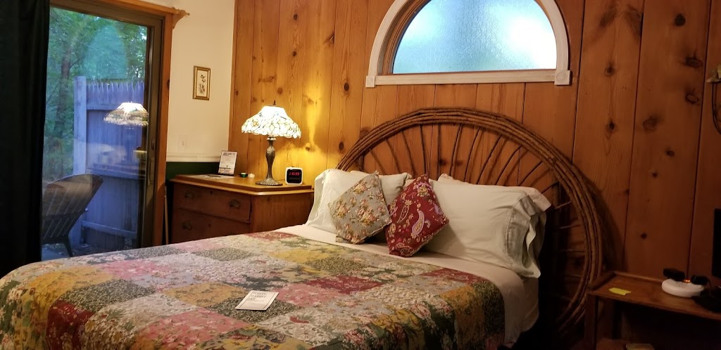 The White Rabbit Inn B&B | 14634 Red Arrow Hwy, Lakeside, MI 49116, USA | Phone: (269) 469-4620